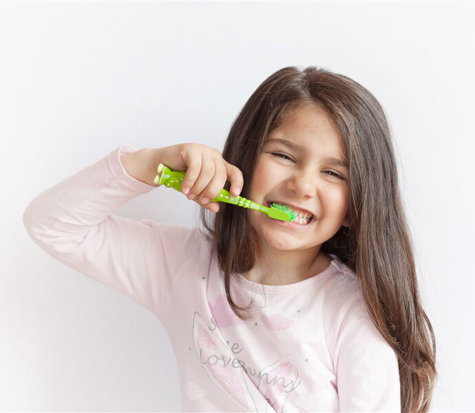kid brushing teeth